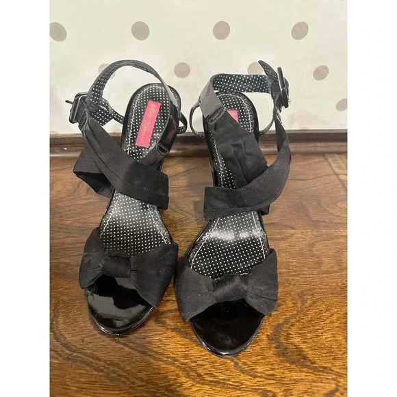 Betsey Johnson Black Strappy Heels with Bow - Picture 1 of 4